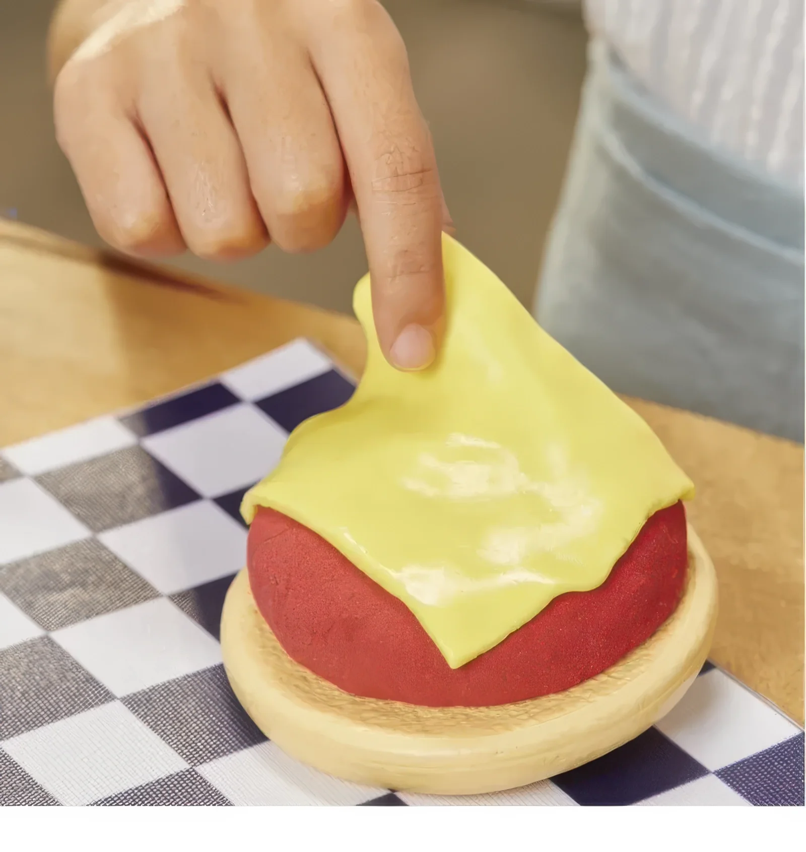 Little Tikes Creative Chefs Cheeseburger and Fries Playset - Image 5