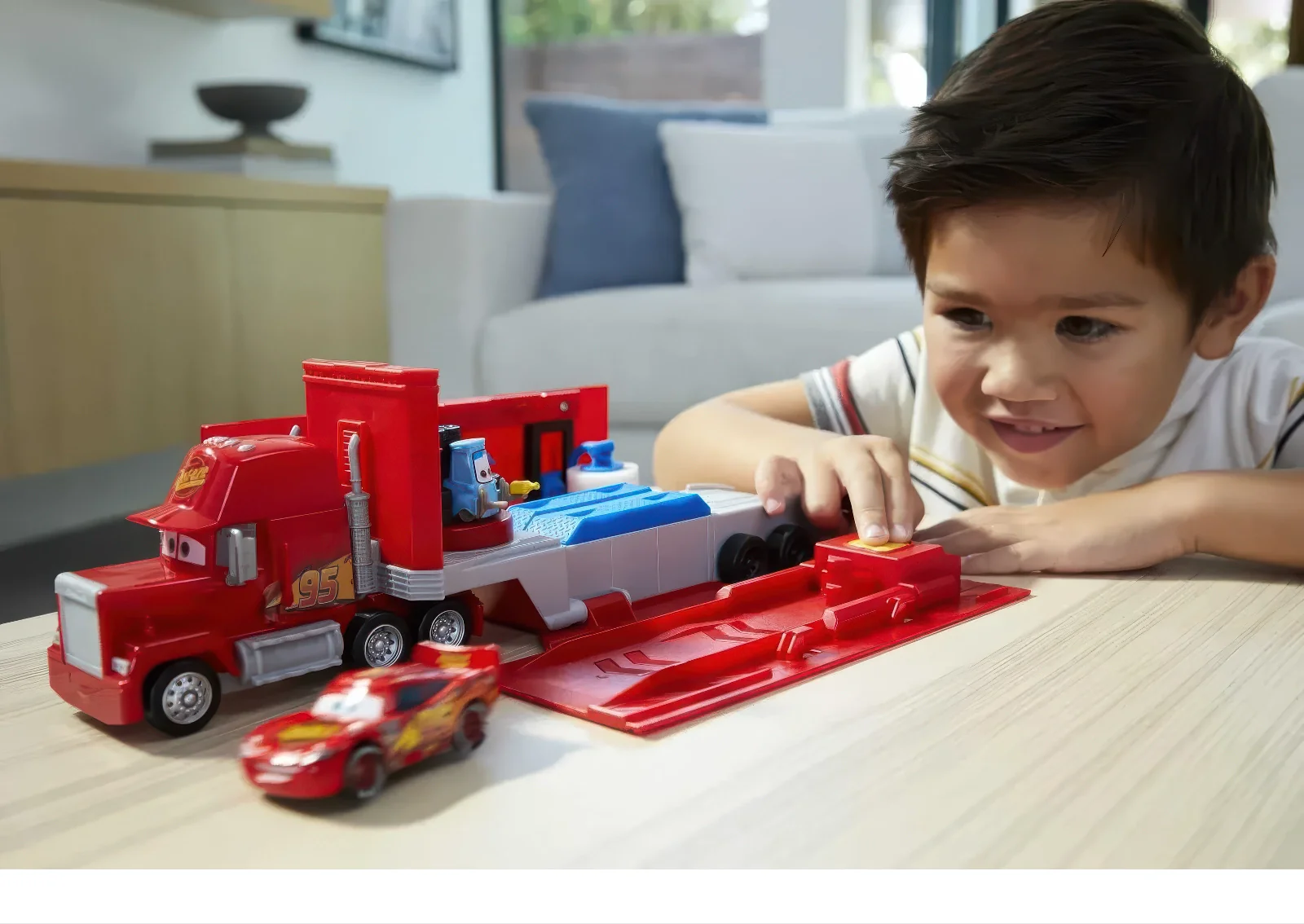 Disney Pixar Cars Transforming Mack Playset - Image 8