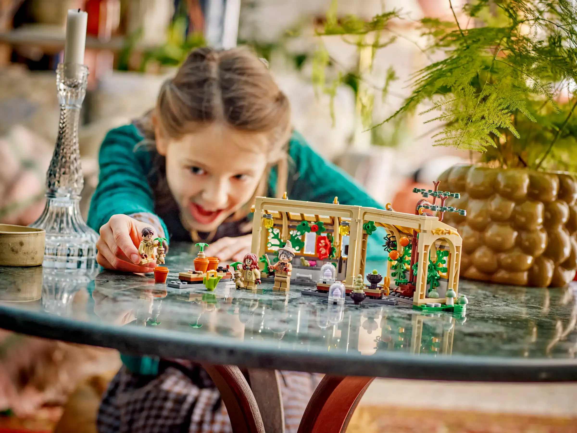LEGO 76445 HARRY POTTER HogwartsCastle: Herbology Class - Image 10