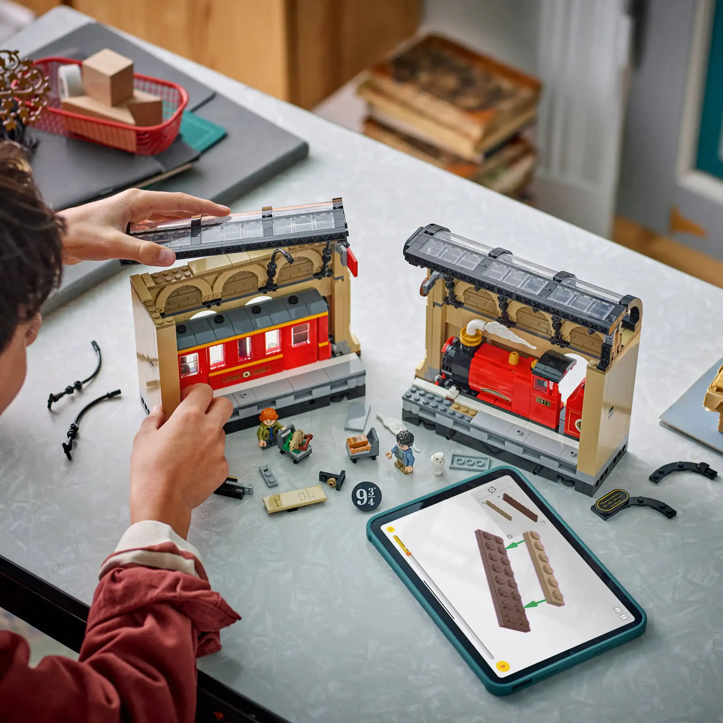 LEGO 76450 Harry Potter Book Nook: HogwartsExpress - Image 10