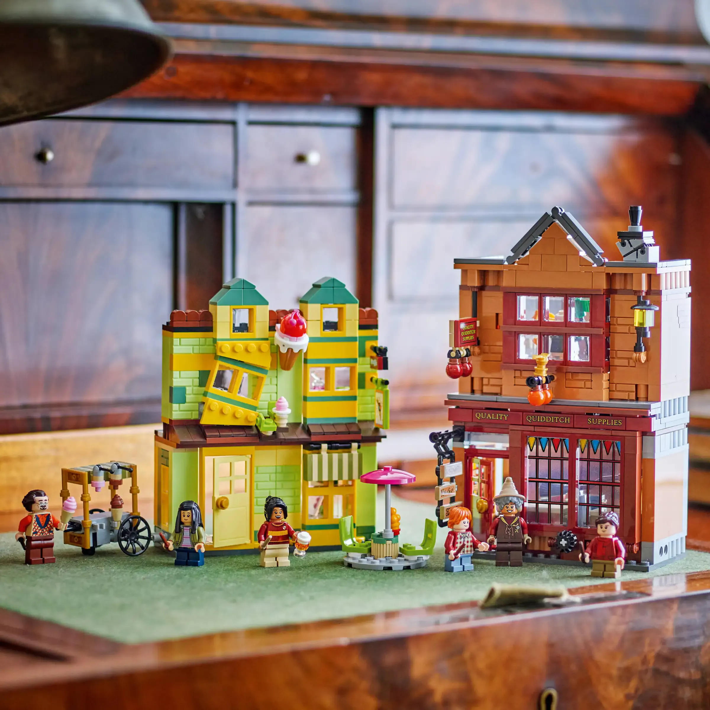 LEGO 76452 Harry Potter Quality QuidditchSupplies & Ice Cream Parlour - Image 9