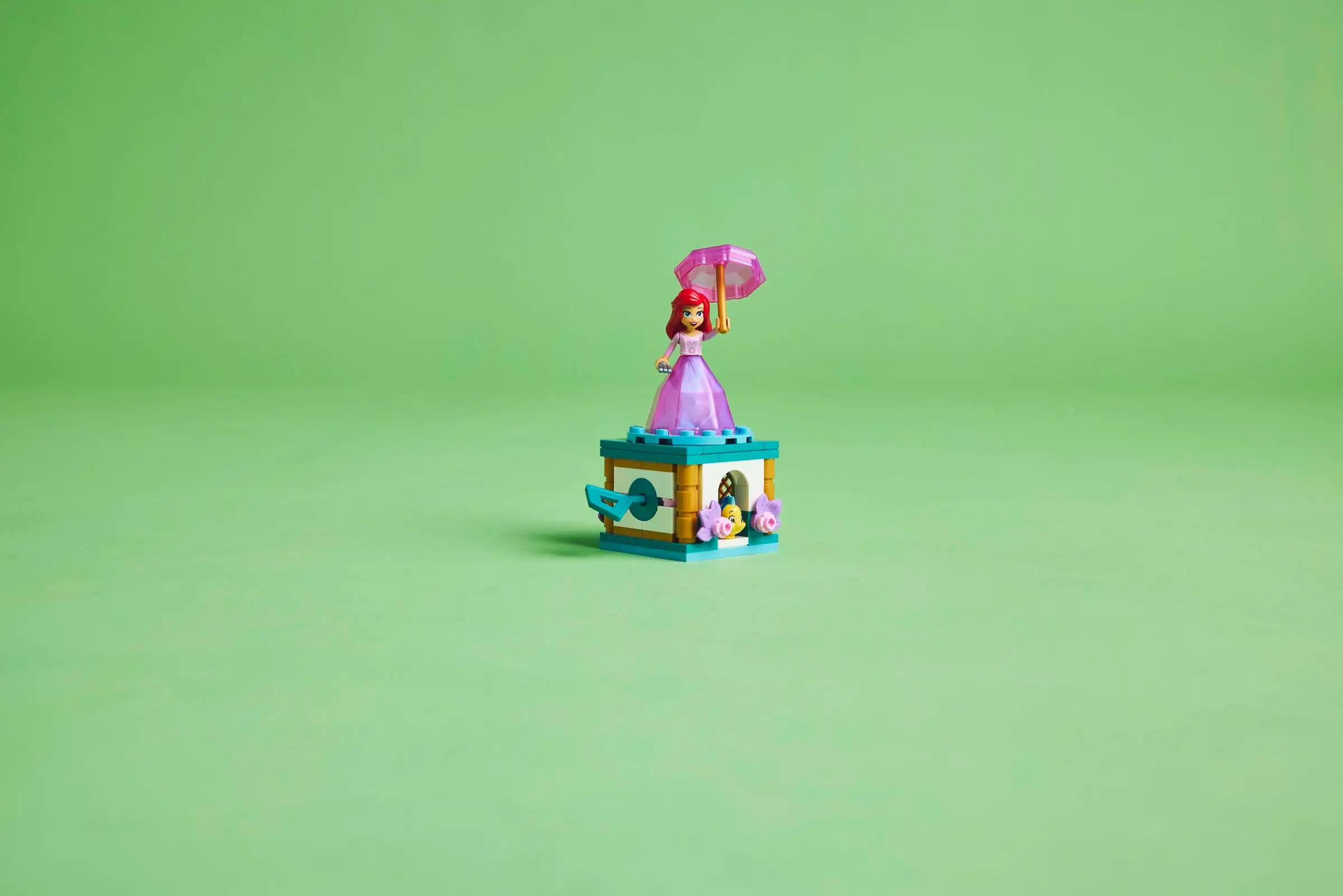 LEGO Disney 43259 Twirling Ariel - Image 9
