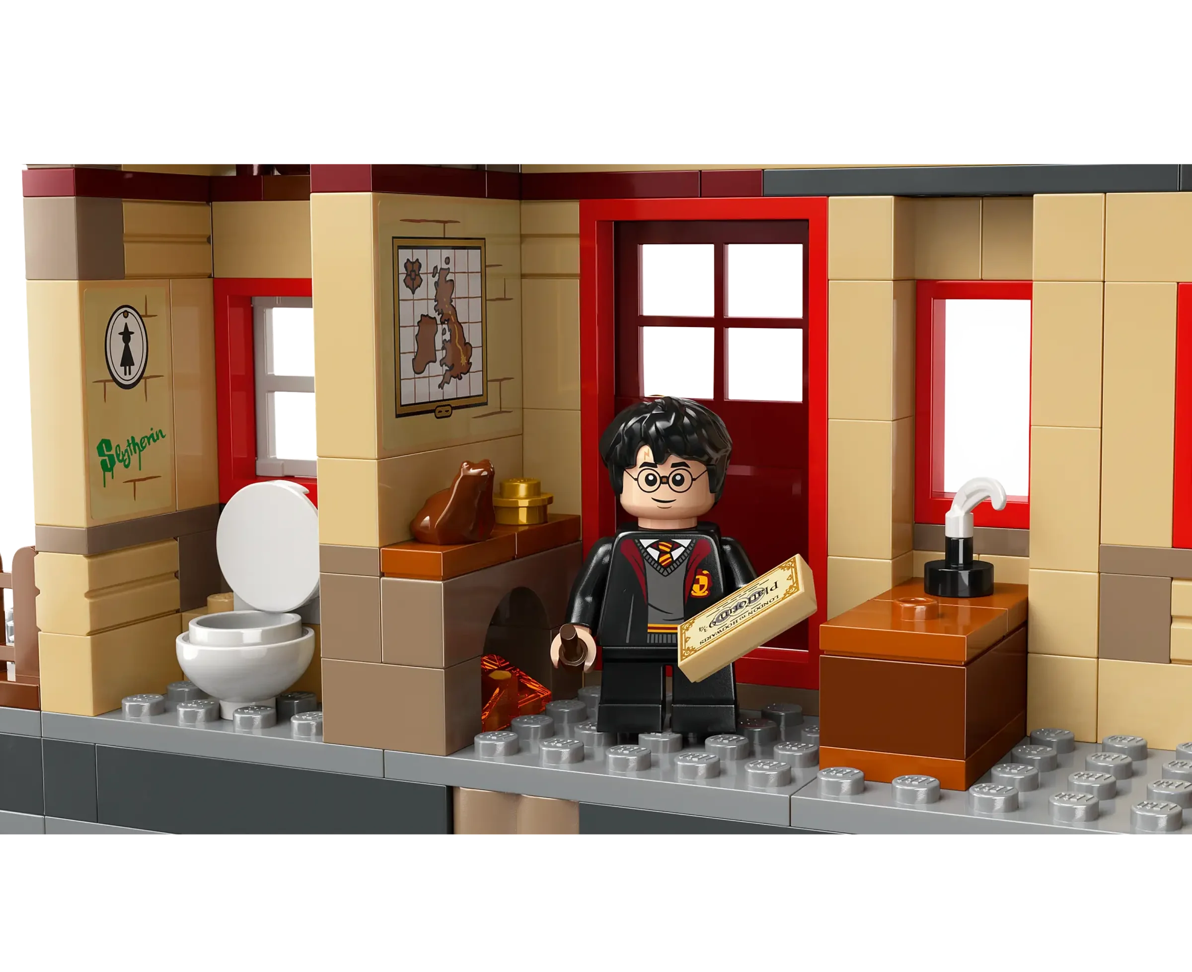 LEGO HARRY POTTER 76423 Hogwarts Express Train Set with Hogsmeade Station - Image 7