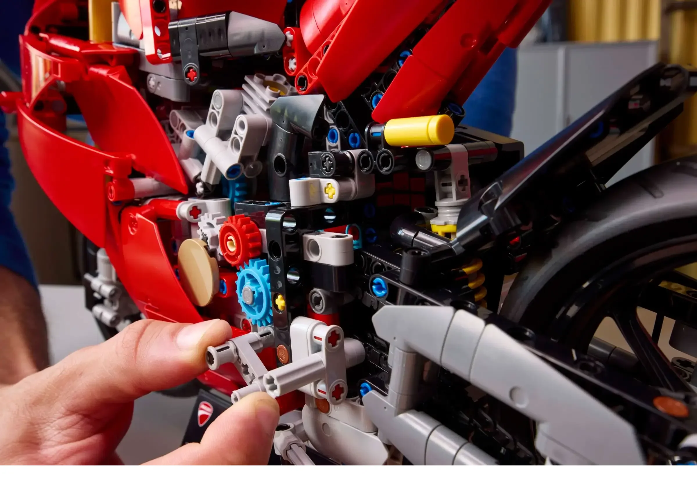 LEGO TECHNIC 42202 Ducati Panigale V4 S Motorcycle - Image 8