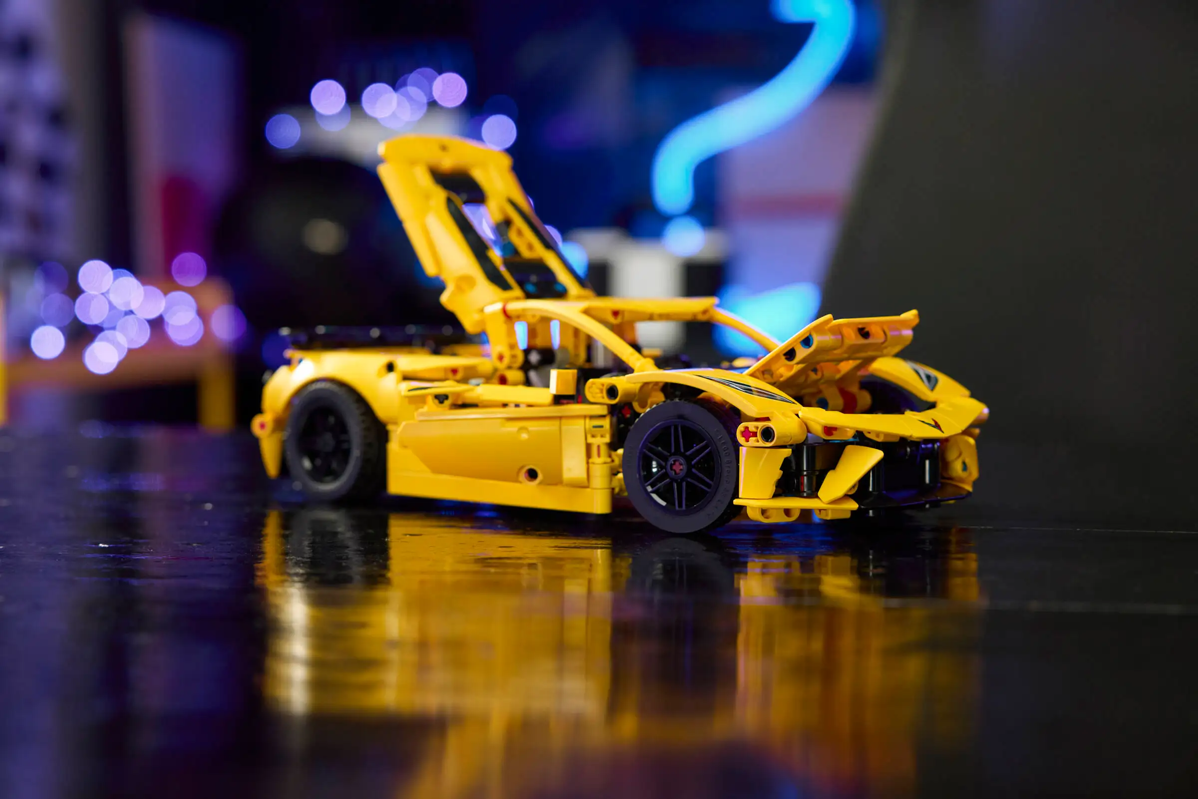 LEGO TECHNIC 42205 Chevrolet Corvette Stingray - Image 8