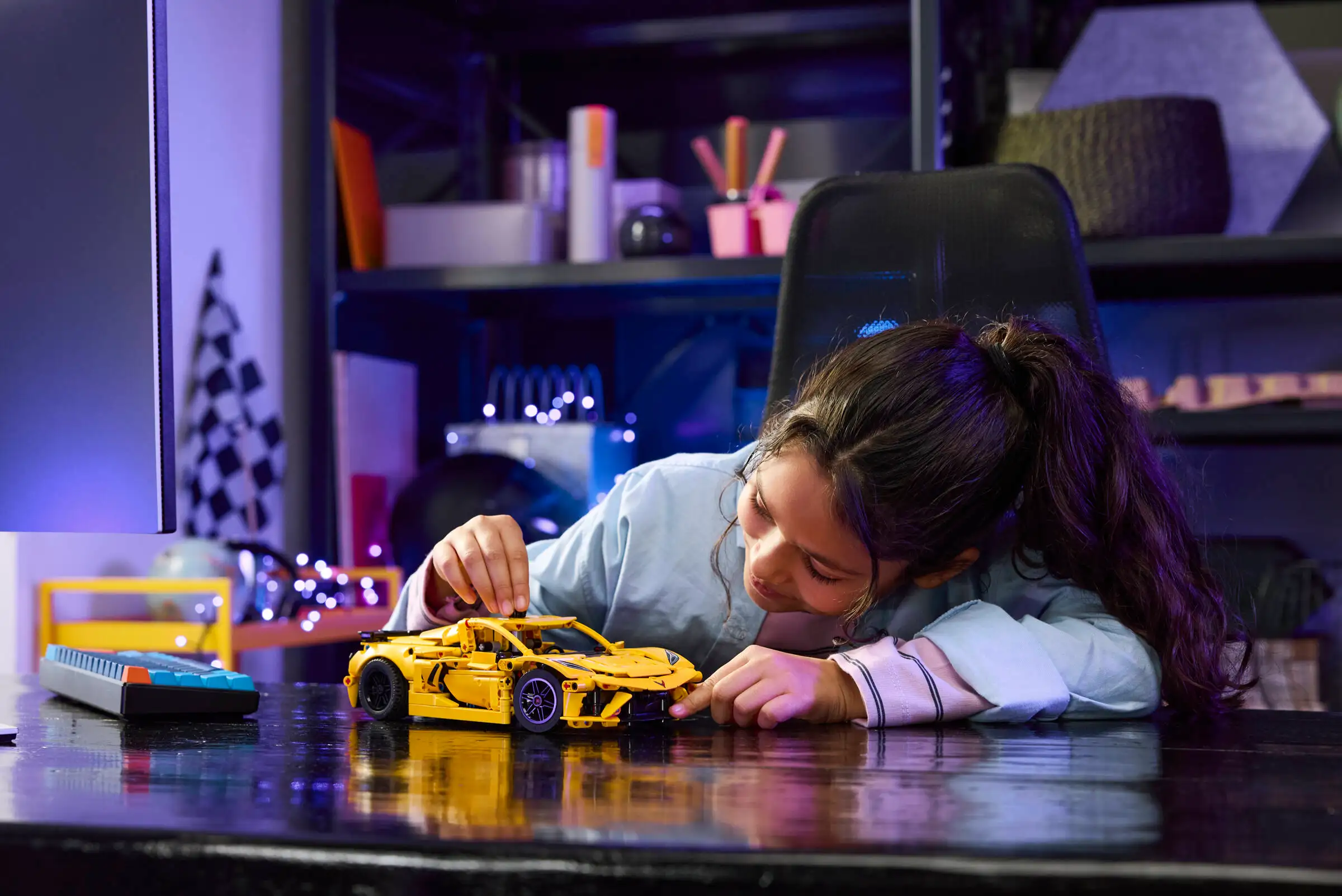 LEGO TECHNIC 42205 Chevrolet Corvette Stingray - Image 9