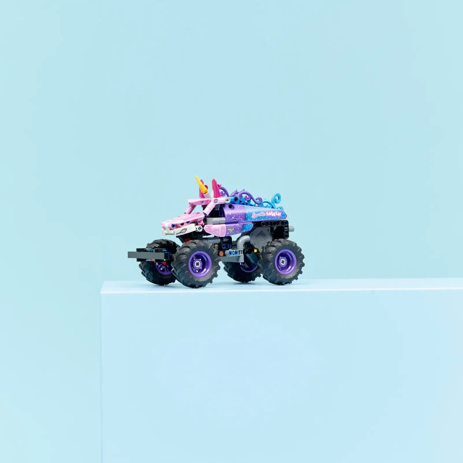 LEGO TECHNIC 42220 Monster Jam Sparkle Smash Pull-Back - Image 7