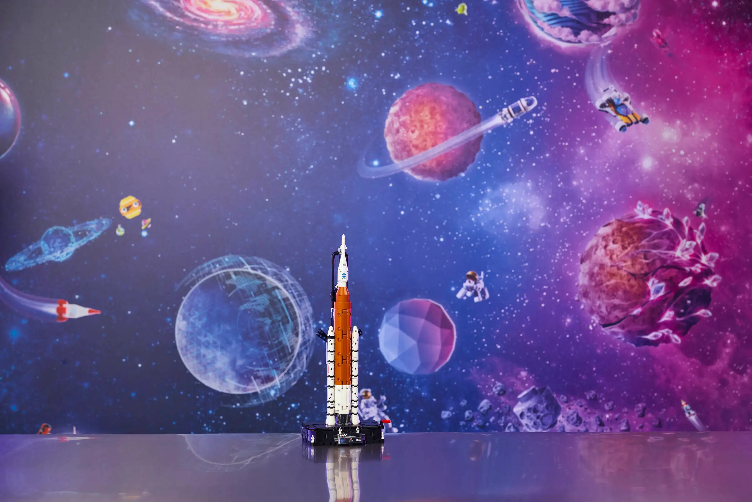 LEGO TECHNIC 42221 NASA Artemis Space Launch System Rocket - Image 10