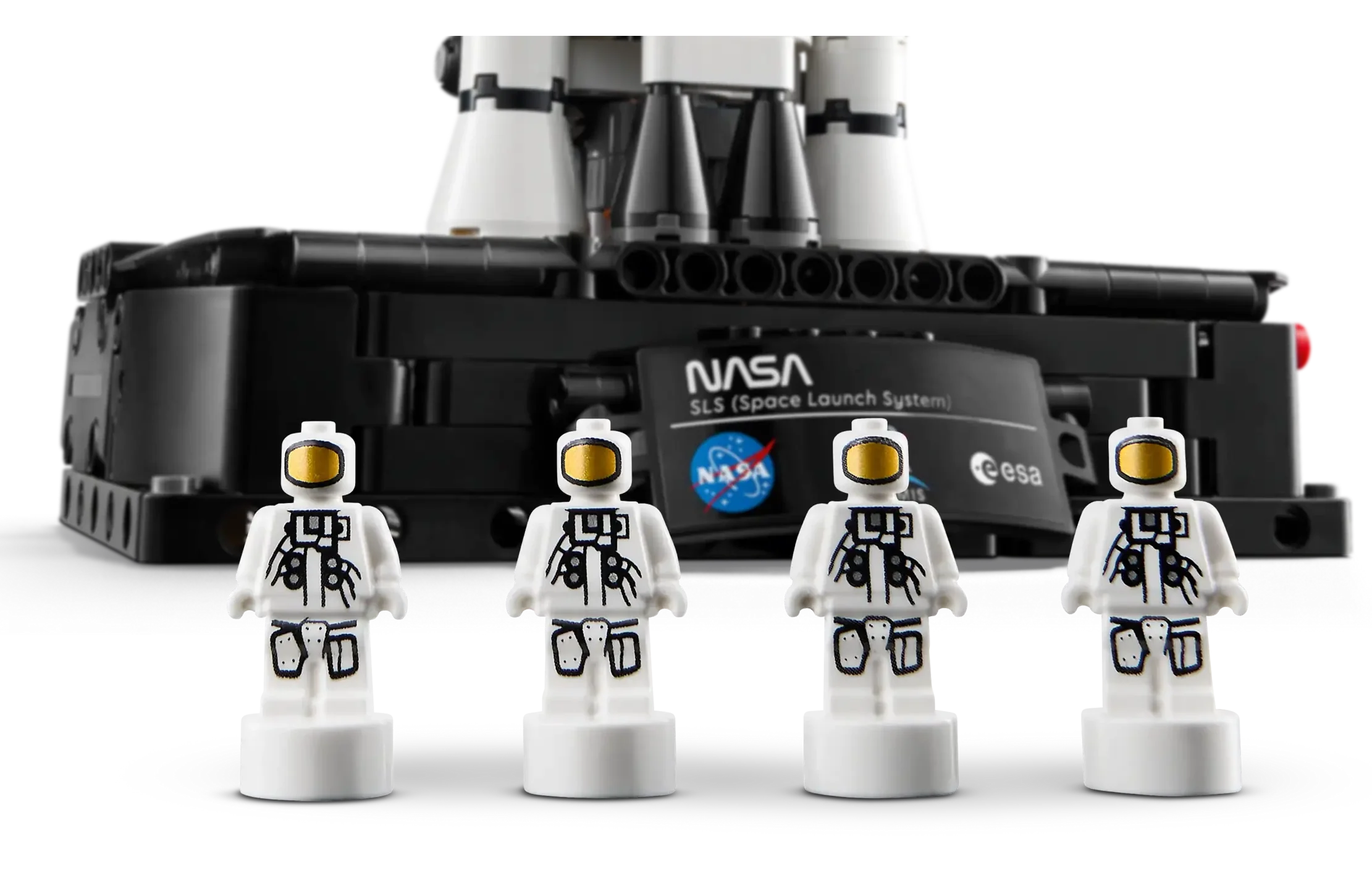 LEGO TECHNIC 42221 NASA Artemis Space Launch System Rocket - Image 4