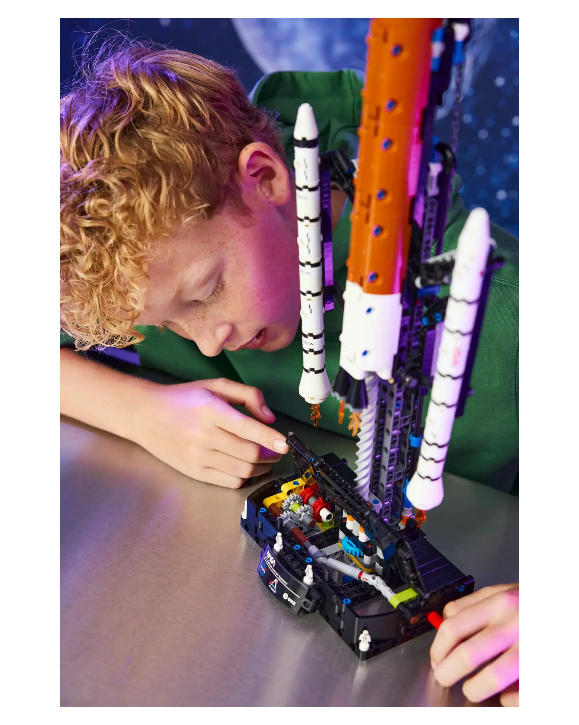 LEGO TECHNIC 42221 NASA Artemis Space Launch System Rocket - Image 8