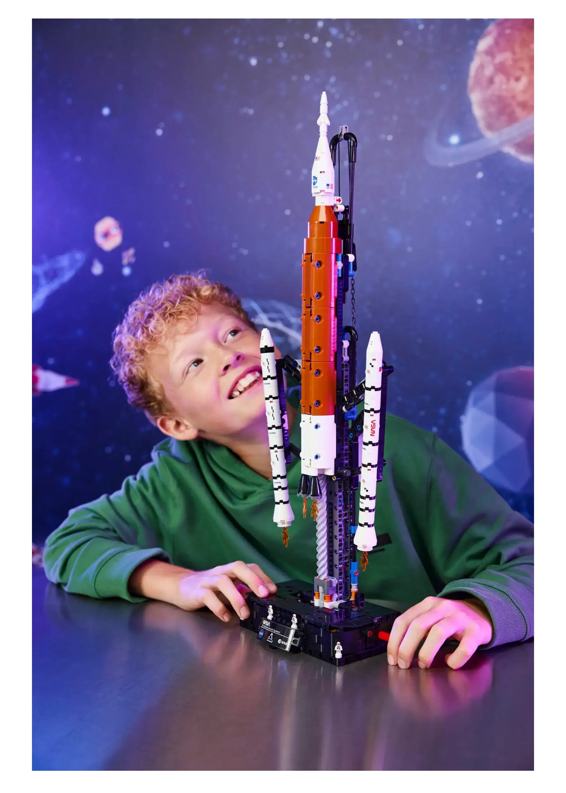 LEGO TECHNIC 42221 NASA Artemis Space Launch System Rocket - Image 9