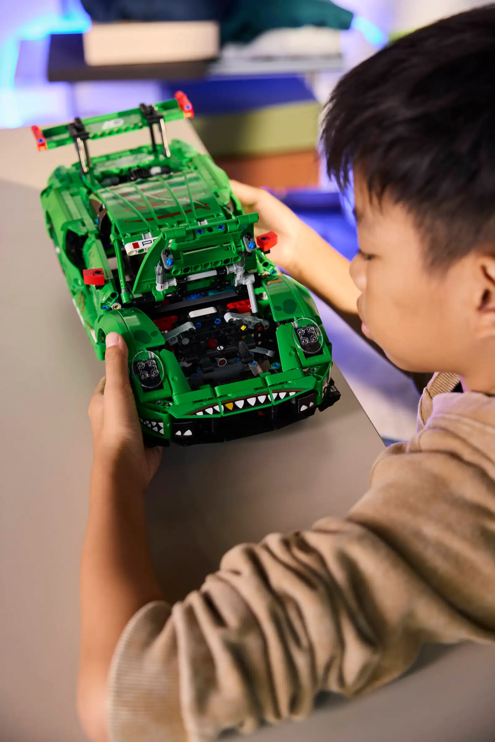 LEGO TECHNIC 42224 Porsche 911 GT3 R REXY AO Racing Car - Image 7