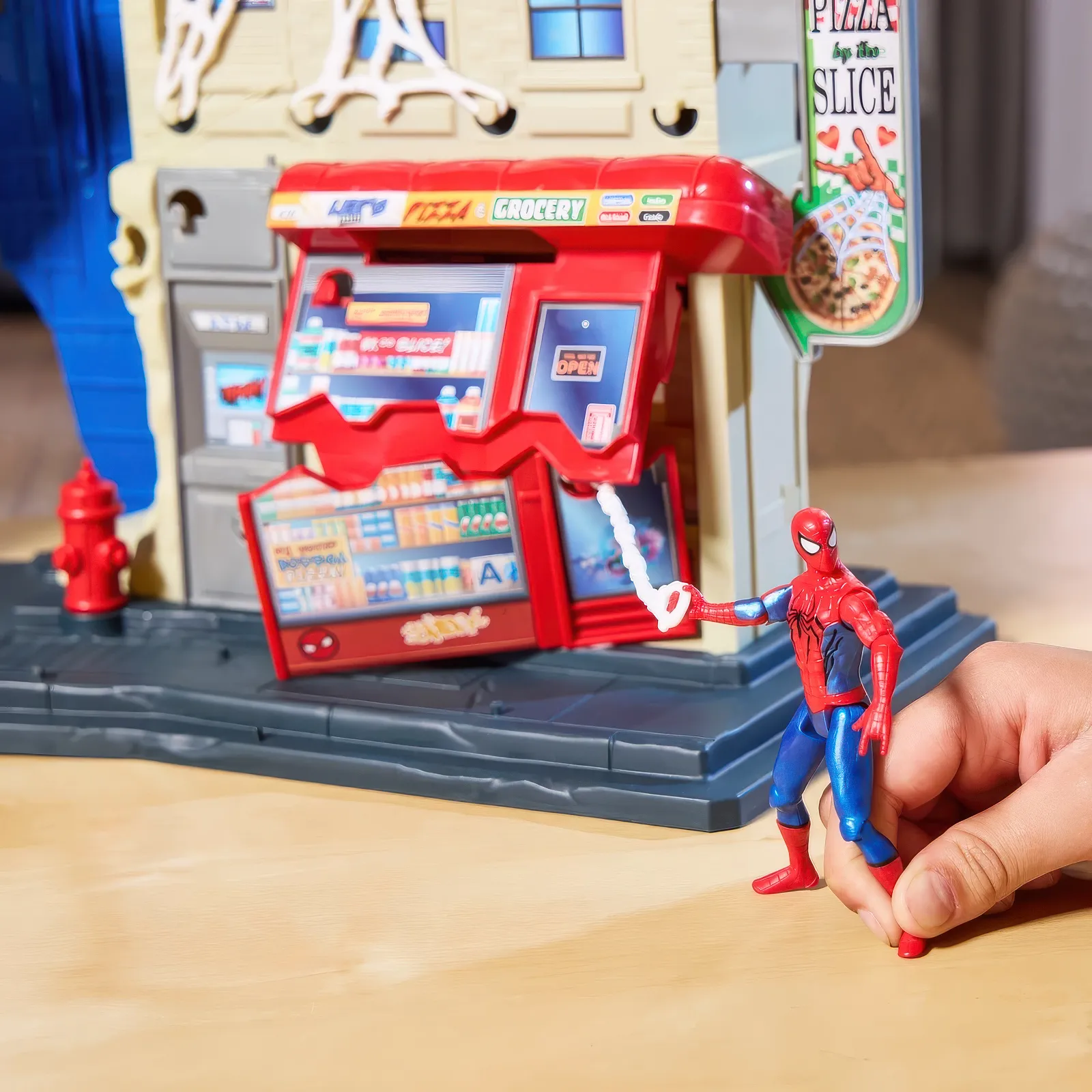 Marvel Spider-Man Venomversus Web Slinging City Playset - Image 4