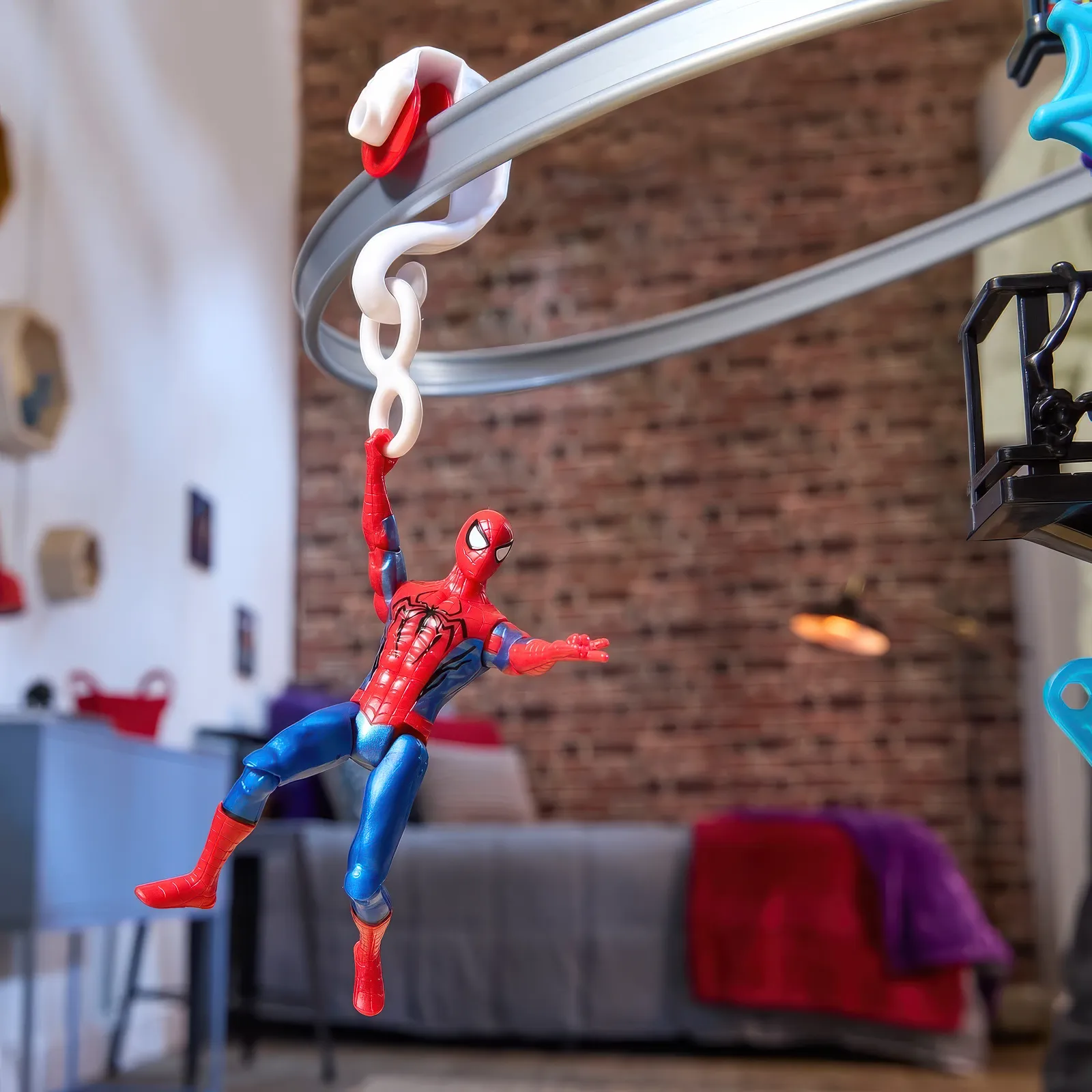 Marvel Spider-Man Venomversus Web Slinging City Playset - Image 5